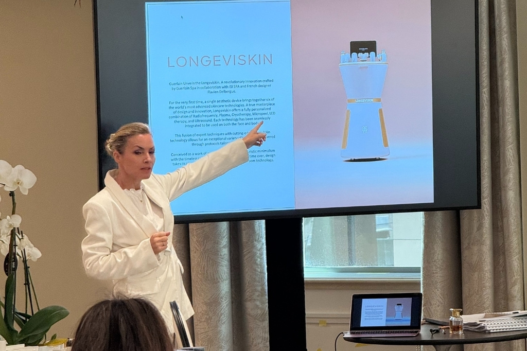 Laetitia en formation à l'équipe de Waldorf Astoria New York